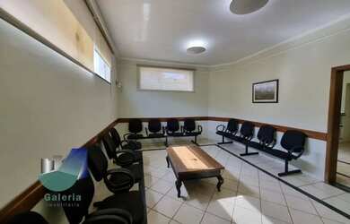 Imagem: O depósito possui 5 Vagas na garagem e 223m² de Área e está