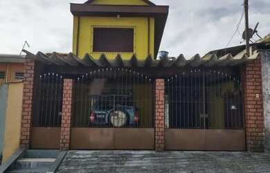 Imagem: A casa possui 3 Dormitórios, 3 Banheiros, 2 Vagas na garagem