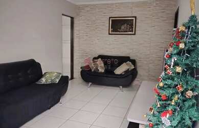 Imagem: A casa possui 3 Dormitórios, 2 Banheiros, 2 Vagas na garagem