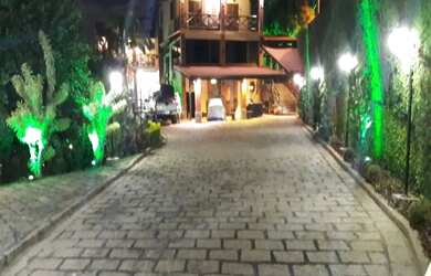 Imagem: A casa em condomínio possui 5 Dormitórios, 5 Banheiros, 1.000m²