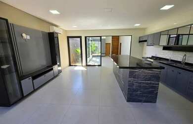 Imagem 11: Casa de condomínio para venda tem 241 metros quadrados