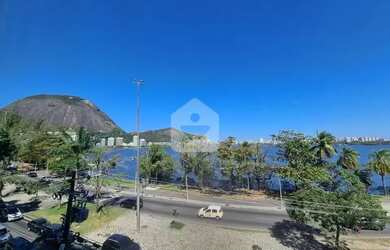 Imagem: O apartamento possui 4 Dormitórios, 5 Banheiros, 2 Vagas na