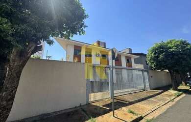 Imagem: A casa possui 5 Dormitórios, 5 Banheiros, 5 Vagas na garagem