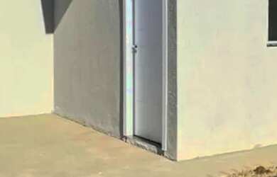 Imagem: A casa possui 2 Dormitórios, 1 Banheiro, 2 Vagas na garagem