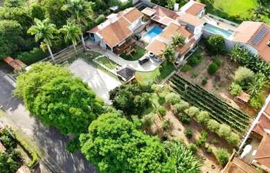 Imagem: A casa em condomínio possui 5 Dormitórios, 5 Banheiros, 5