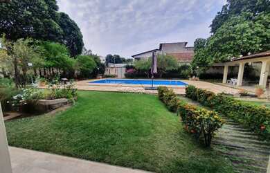 Imagem: A casa possui 5 Dormitórios, 1 Banheiro, 1 Vaga na garagem