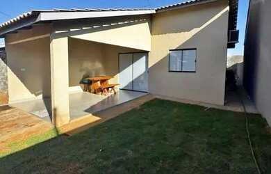 Imagem: A casa possui 2 Dormitórios, 1 Banheiro e está localizado