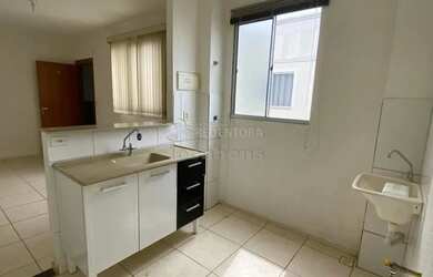 Imagem: O apartamento possui 2 Dormitórios, 1 Banheiro, 1 Vaga na garagem