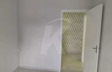 Imagem 12: Seu Novo Escritório Espera por Você Conjunto Comercial Moderno na Água...