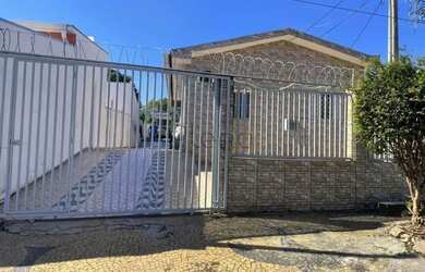 Imagem: A casa possui 5 Dormitórios, 3 Banheiros, 5 Vagas na garagem