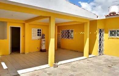 Imagem: A casa possui 2 Dormitórios, 1 Banheiro, 3 Vagas na garagem