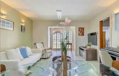 Imagem: A casa possui 3 Dormitórios, 3 Banheiros, 1 Vaga na garagem