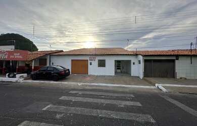 Imagem: A casa possui 2 Dormitórios, 2 Banheiros, 1 Vaga na garagem