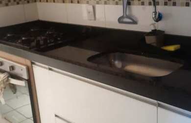 Imagem: O apartamento possui 2 Dormitórios, 1 Banheiro, 1 Vaga na garagem