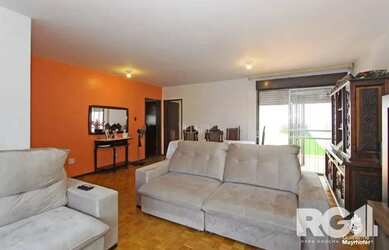 Imagem: A casa à venda possui 4 Dormitórios, 3 Banheiros, 4 Vagas