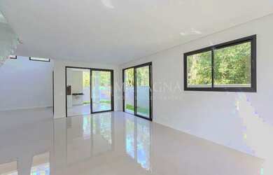 Imagem: Casa nova e sofisticada em condomínio exclusivo de Santa Felicidade