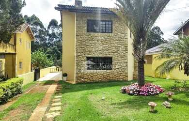 Imagem: A casa em condomínio possui 3 Dormitórios, 1 Banheiro, 2 Vagas