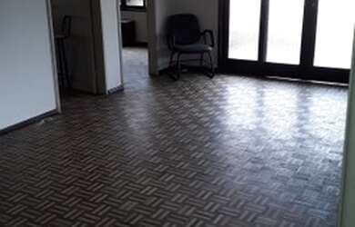 Imagem: A casa possui 3 Dormitórios, 1 Banheiro, 2 Vagas na garagem