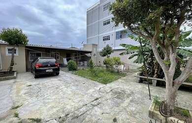 Imagem: A casa possui 1 Dormitório, 1 Banheiro, 2 Vagas na garagem