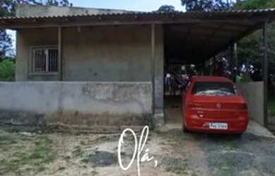 Imagem: A casa possui 2 Dormitórios, 1 Banheiro, 2 Vagas na garagem