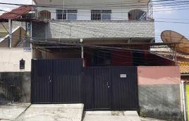 Imagem: A casa possui 3 Dormitórios, 1 Banheiro, 1 Vaga na garagem