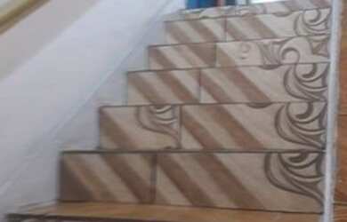 Imagem 2: Dois quartos, uma suite e edicula superior e embaixo nos fundos com lavanderia....