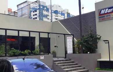 Imagem: O depósito possui 5 Vagas na garagem, 370m² de Área e está