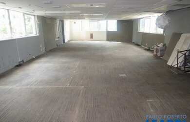 Imagem: O depósito possui 5 Vagas na garagem, 153m² de Área e está