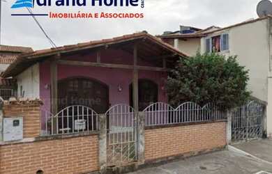 Imagem: A casa possui 4 Dormitórios, 1 Banheiro, 1 Vaga na garagem