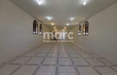 Imagem: O depósito possui 3 Vagas na garagem e 120m² de Área e está