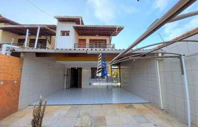 Imagem: A casa possui 3 Dormitórios, 1 Banheiro, 2 Vagas na garagem