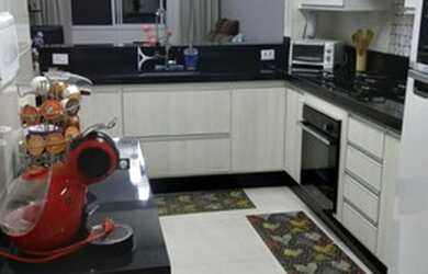 Imagem: O apartamento possui 2 Dormitórios, 1 Banheiro, 1 Vaga na garagem