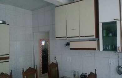 Imagem 9: Dois quartos, uma suite e edicula superior e embaixo nos fundos com lavanderia....