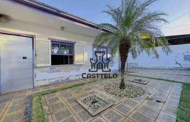 Imagem: A casa possui 3 Dormitórios, 2 Banheiros, 3 Vagas na garagem