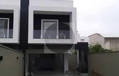 Imagem: A casa possui 3 Dormitórios, 2 Banheiros, 4 Vagas na garagem