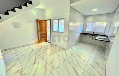 Imagem: A casa possui 2 Dormitórios, 2 Banheiros, 1 Vaga na garagem