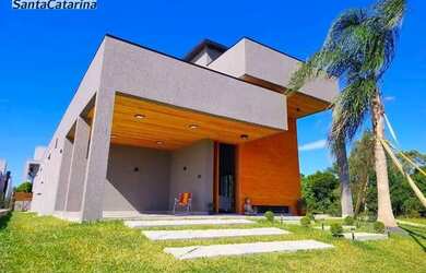 Imagem: A casa em condomínio possui 3 Dormitórios, 2 Banheiros, 2