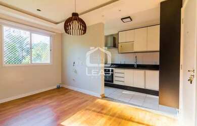 Imagem: O apartamento possui 2 Dormitórios, 1 Banheiro, 1 Vaga na garagem