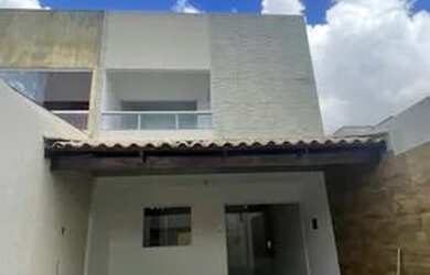 Imagem: A casa possui 4 Dormitórios, 5 Banheiros, 1 Vaga na garagem