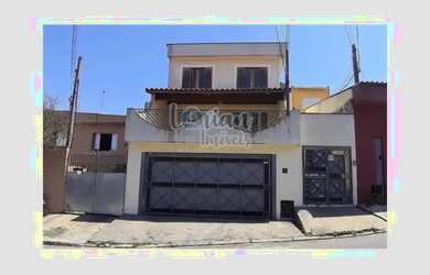 Imagem: A casa possui 4 Dormitórios, 3 Banheiros, 2 Vagas na garagem