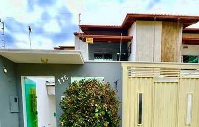 Imagem: A casa possui 3 Dormitórios, 3 Banheiros, 2 Vagas na garagem