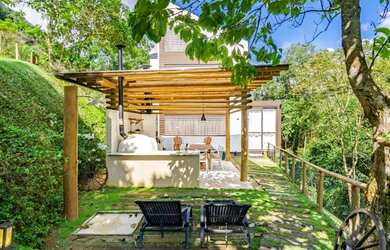 Imagem: A casa em condomínio à venda possui 3 Dormitórios, 5 Banheiros