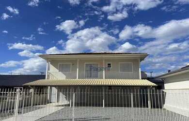 Imagem: A casa possui 5 Dormitórios, 3 Banheiros, 1 Vaga na garagem