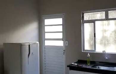 Imagem: O quarto está localizado em Pindamonhangaba, SP para alugar