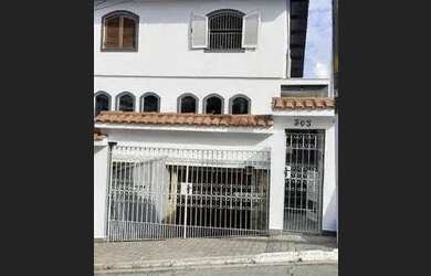 Imagem: A casa possui 3 Dormitórios, 1 Banheiro, 5 Vagas na garagem