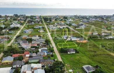 Imagem: O terreno possui 352m² de Área e está localizado em Arroio