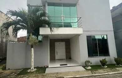 Imagem: A casa possui 3 Dormitórios, 2 Banheiros, 2 Vagas na garagem