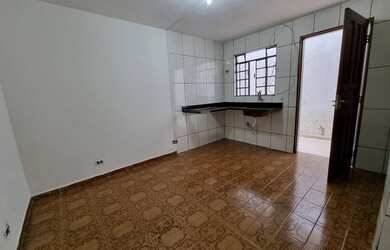 Imagem: A casa possui 1 Dormitório, 1 Banheiro, 15m² de Área e está