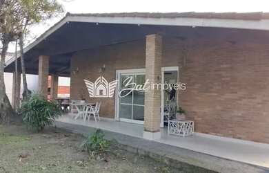 Imagem: A casa possui 2 Dormitórios, 2 Banheiros, 4 Vagas na garagem