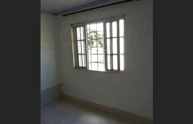 Imagem: A casa possui 1 Dormitório, 1 Banheiro, 1 Vaga na garagem